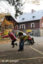 Perníkiáda s VŘSR 2010 - obskakování žabí královny